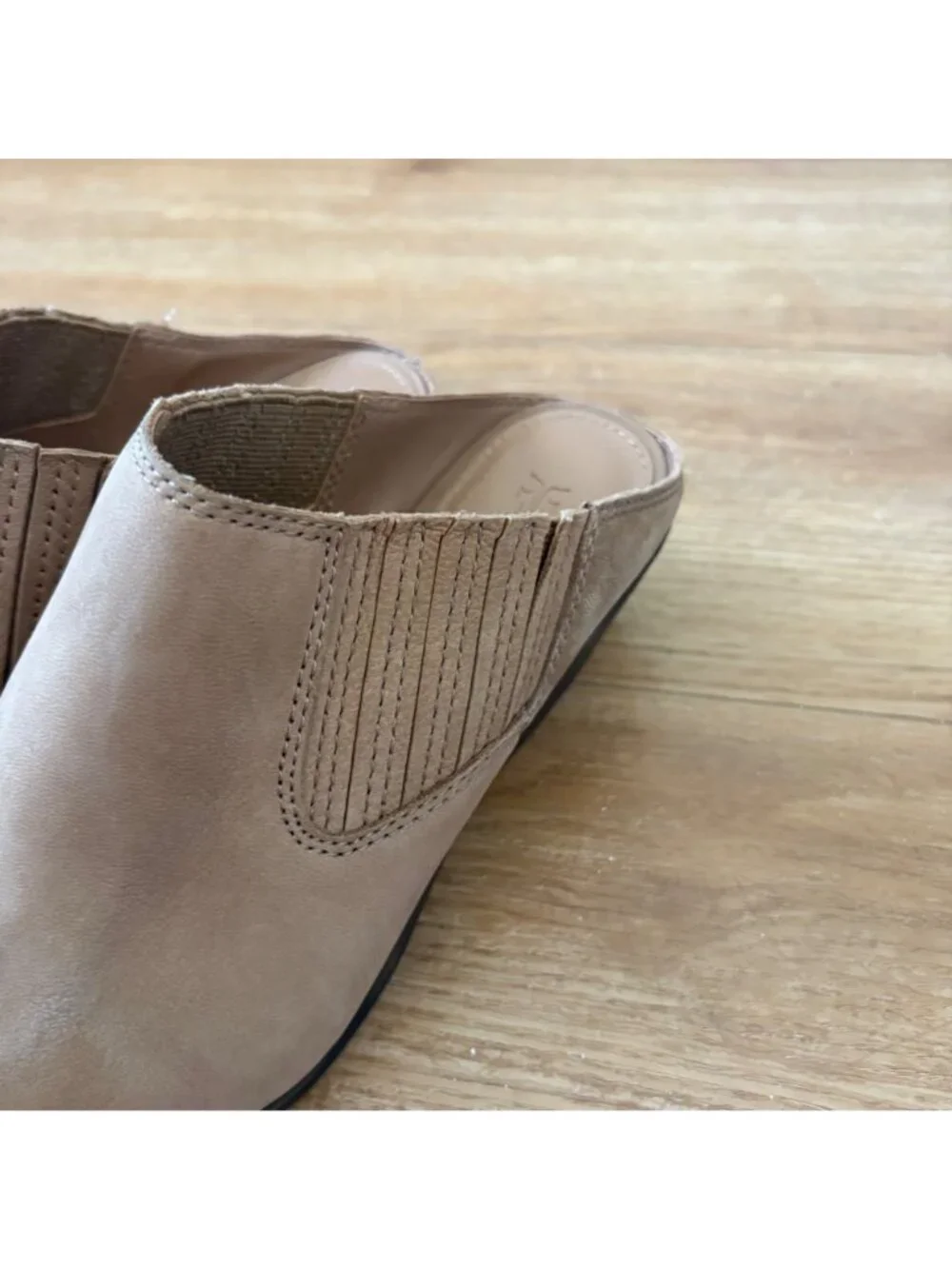 Frye Rowen Gore Low Heel Point Toe Mules Beige Suede Women’s Size 7.5